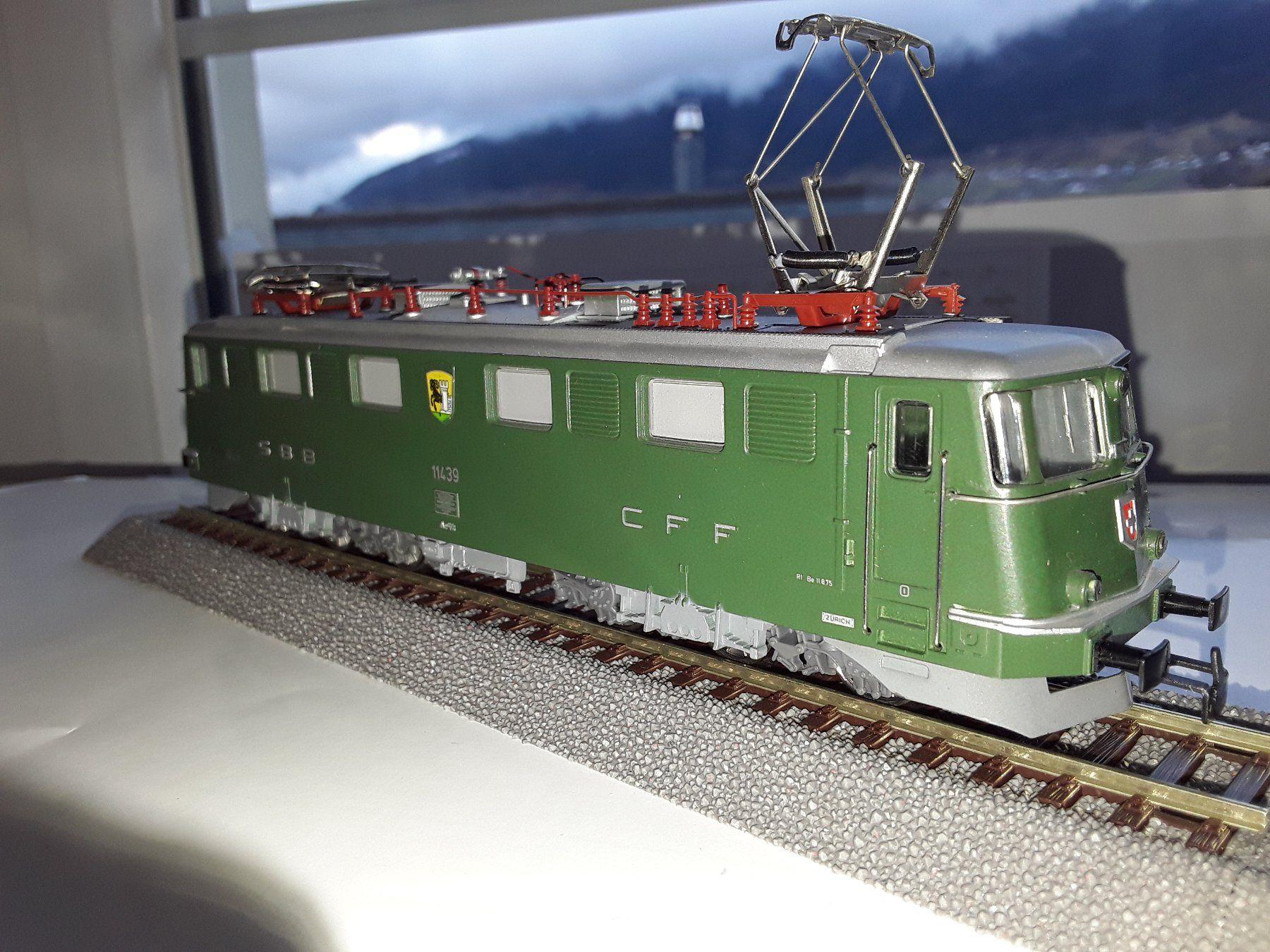 Ae 6/6 Märklin 3350 Grün aus Vitrine